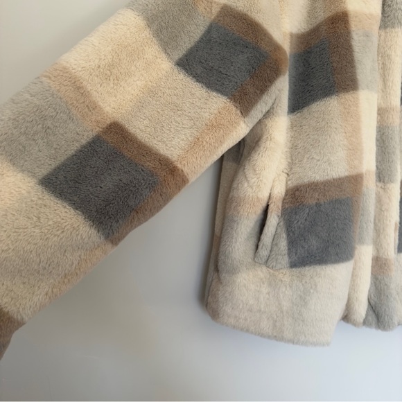 ACOA faux fur plaid jacket in size: small - Picture 4 of 6